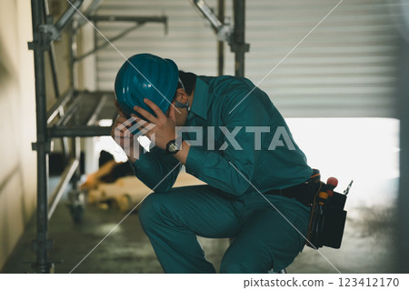 Electrical worker Electrical worker 123412170