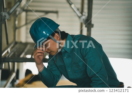 Electrical worker  123412171