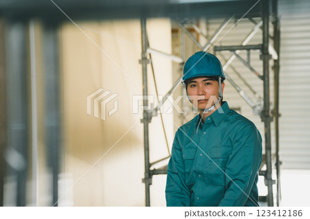 Electrical worker  123412186
