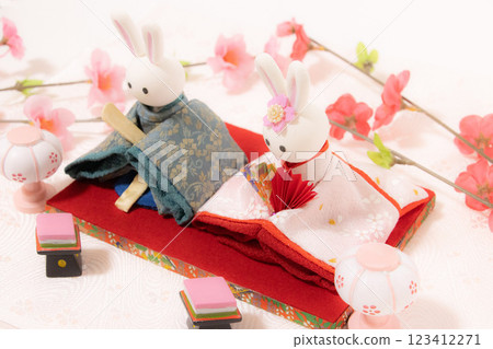 Peach blossom and rabbit dolls Peach blossom and rabbit dolls 123412271