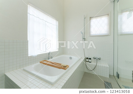 乾淨的浴室 123413058