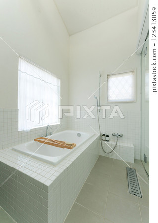 乾淨的浴室 123413059