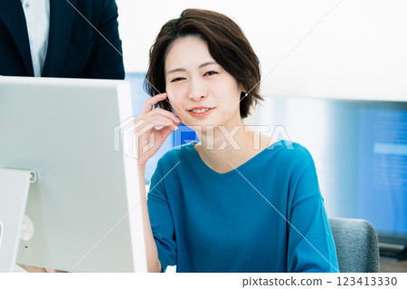 Business woman working in the office 123413330