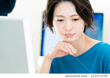 Business woman working in the office Business woman working in the office 123413336