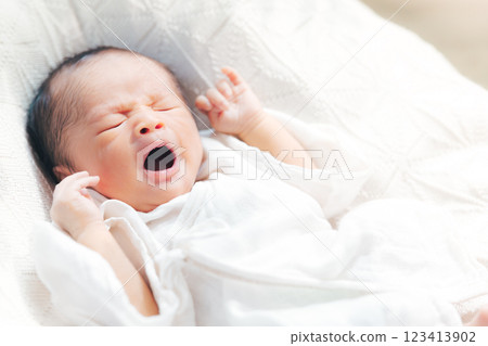 Sleepy baby yawning 1 week 5 days old 1w5d 12 days old 123413902