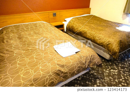 Gorgeous hotel room with twin beds Gorgeous hotel room with twin beds 123414173