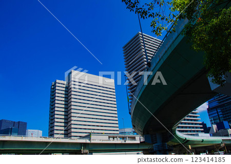 [Osaka scenery] Buildings along the river in the Yodoyabashi area 123414185