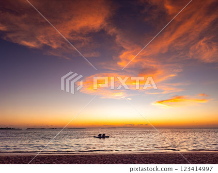 Beach sunset views in Maldives, asia Beach sunset views in Maldives, asia 123414997