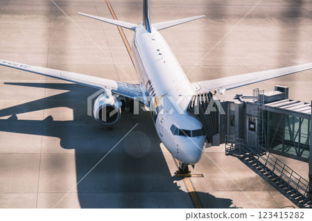 [Kobe Airport] Planes waiting to board at the airport waiting area 123415282
