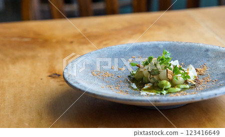 創意蔬菜和海鮮菜餚 123416649