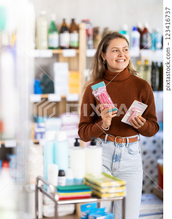 Young woman choosing razor in store 123416737