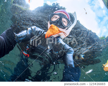 A half-surface photo of a beautiful juvenile reef batfish swimming in shallow waters and me at Nakagi Hirizo Beach, Minamiizu-cho, Kamo-gun, Izu Peninsula, Shizuoka Prefecture 123416883
