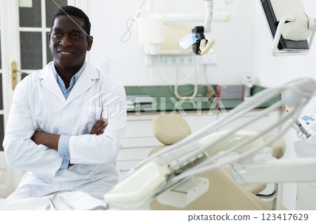 Portrait of a friendly african american dentist doctor in clinic 123417629