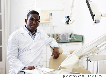 Positive african american dentist doctor in clinic 123417753