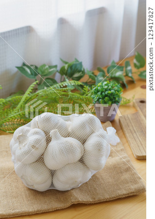 網袋裡的大蒜 123417827