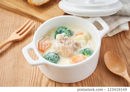 奶油燉菜 - 溫暖的家常菜形象 123419149