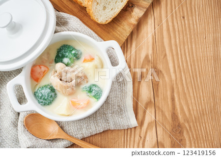 奶油燉菜 - 溫暖的家常菜形象 123419156