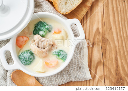 奶油燉菜 - 溫暖的家常菜形象 123419157