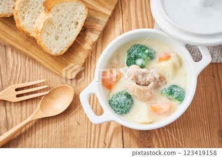 奶油燉菜 - 溫暖的家常菜形象 123419158