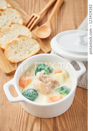 奶油燉菜 - 溫暖的家常菜形象 123419162