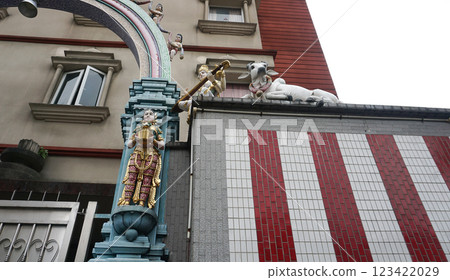 The roof of the Sri Veeramakaliamman Temple is covered with hundreds of colorful Hindu gods and goddesses. 123422029