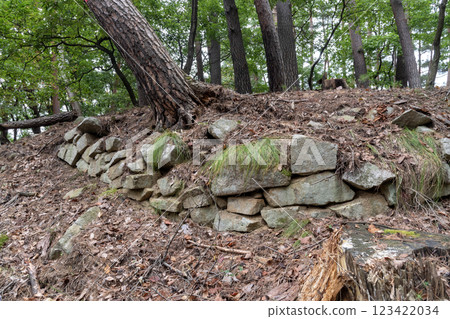 Mizuban Castle: Stone walls remaining at the site of the main castle Mizuban Castle: Stone walls remaining at the site of the main castle 123422034