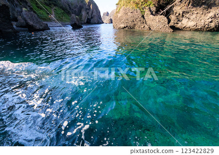 Skin divers and snorkelers boarding a fishing boat from Hirizohama Ferry and heading out into the blue sea at Nakagi Hirizohama, Minamiizu-cho, Kamo-gun 123422829