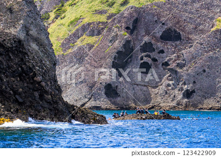 Skin divers and snorkelers boarding a fishing boat from Hirizohama Ferry and heading out into the blue sea at Nakagi Hirizohama, Minamiizu-cho, Kamo-gun 123422909