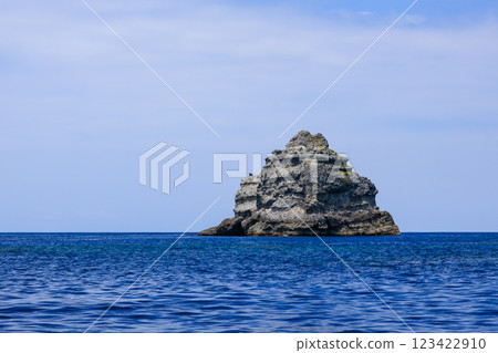 Skin divers and snorkelers boarding a fishing boat from Hirizohama Ferry and heading out into the blue sea at Nakagi Hirizohama, Minamiizu-cho, Kamo-gun 123422910
