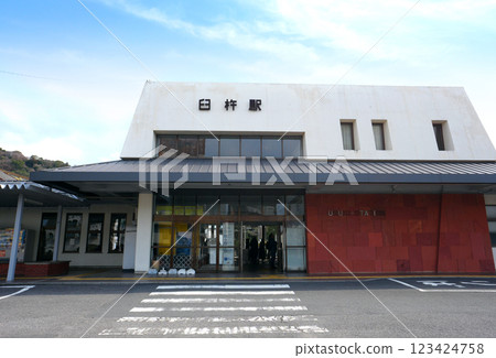 JR Kyushu Usuki Station building 123424758