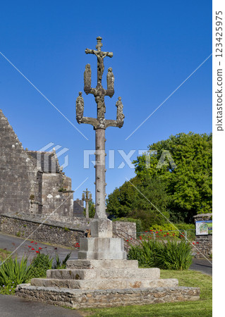 Calvary cross at the Saint-Yves church in Plouneour-Menez 123425975