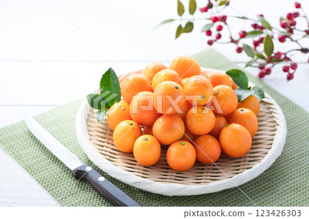 Miyazaki Prefecture kumquats (white background) 123426303