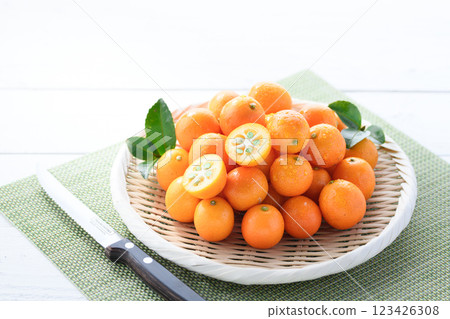 Miyazaki Prefecture kumquats (white background) Miyazaki Prefecture kumquats (white background) 123426308
