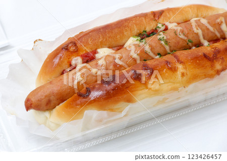 hot dog, bread, buns, sausage, western food, breakfast, takeout, food, meal, snack, lunch, meal 123426457
