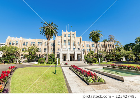 宮崎縣宮崎市晴朗天空中的宮崎縣廳舍 123427483