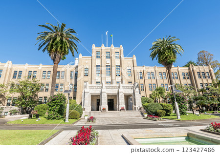 宮崎縣宮崎市晴朗天空中的宮崎縣廳舍 123427486