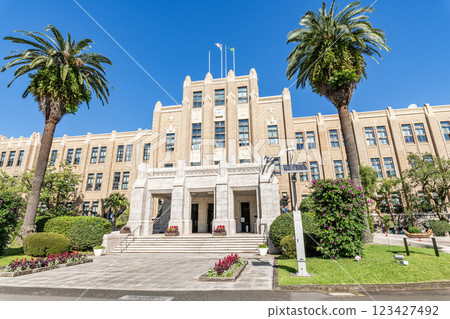 宮崎縣宮崎市晴朗天空中的宮崎縣廳舍 宮崎縣宮崎市晴朗天空中的宮崎縣廳舍 123427492