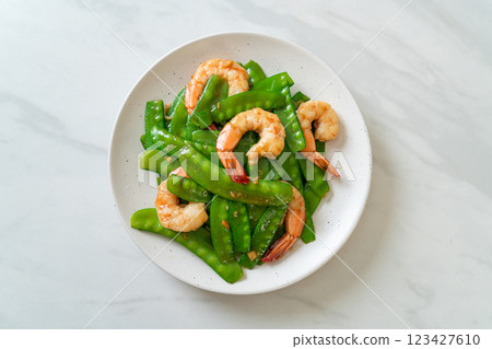 Stir-Fried Green Peas with Shrimp Stir-Fried Green Peas with Shrimp 123427610