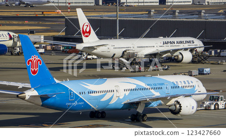 日航與南航齊聚羽田機場：充滿國際氣息的場景 123427660