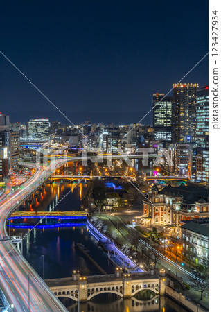 Beautiful night view of Nakanoshima, Osaka (towards Tenmabashi) 123427934