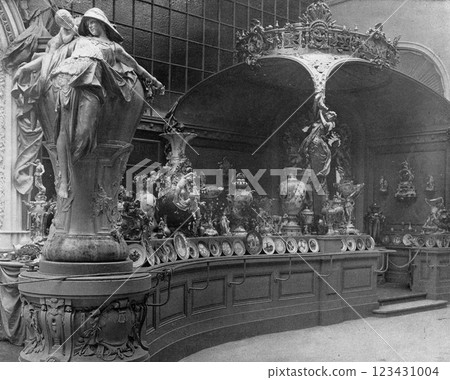 1900 Paris World's Fair: Porcelain exhibit 123431004