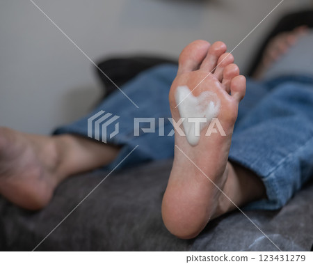 Pregnant woman on a hardware pedicure procedure in a beauty salon.  123431279