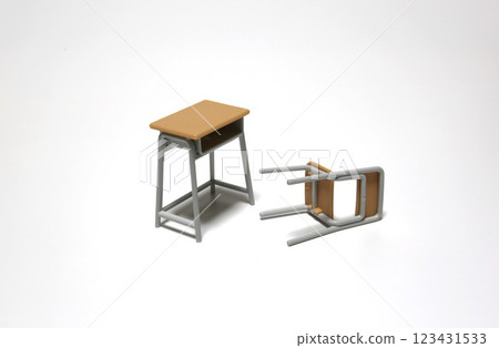 微型桌椅、學校形象、霸凌、暴力 123431533