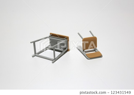 微型桌椅、學校形象、霸凌、暴力 微型桌椅、學校形象、霸凌、暴力 123431549