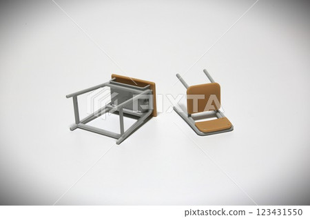 微型桌椅、學校形象、霸凌、暴力 123431550