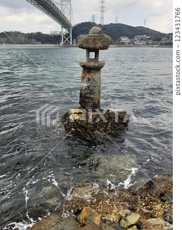 神社燈籠、海上燈籠 神社燈籠、海上燈籠 123431766