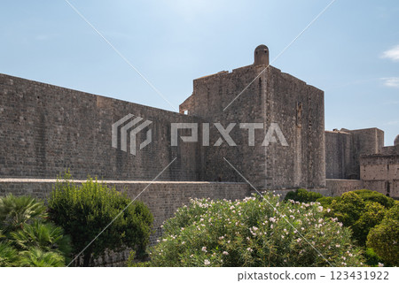 Medieval walls of the Old Walled City of Dubrovnik, UNESCO world heritage site at the Adriatic Sea in Croatia Medieval walls of the Old Walled City of Dubrovnik, UNESCO world heritage site at the Adriatic Sea in Croatia 123431922