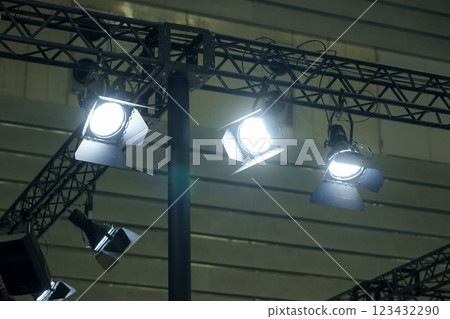 聚光燈照明 123432290