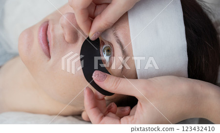 The master applies protective patches that do not let in ultraviolet rays before LED eyelash extensions. The master applies protective patches that do not let in ultraviolet rays before LED eyelash extensions. 123432410