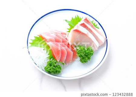 Two kinds of fresh sashimi (tuna, yellowtail) Two kinds of fresh sashimi (tuna, yellowtail) 123432888